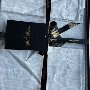 Roberto Cavalli Queen duvet cover set. NWT and box